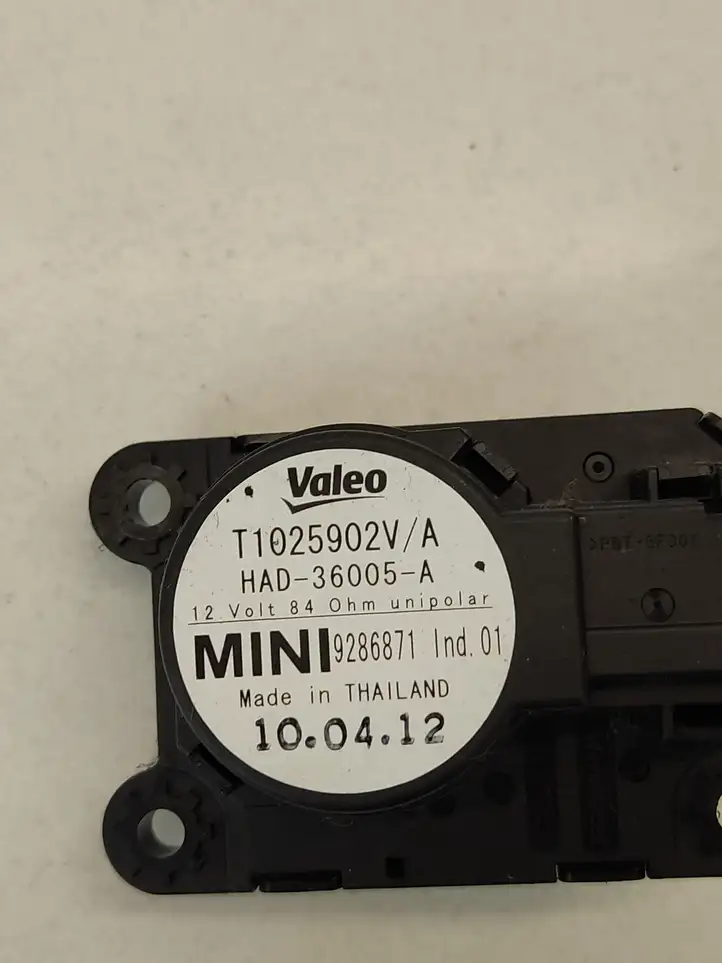 Mini Cooper Countryman R60 (2010 - 2016) 9286871 Двигатель задвижки потока воздуха — фото 2
