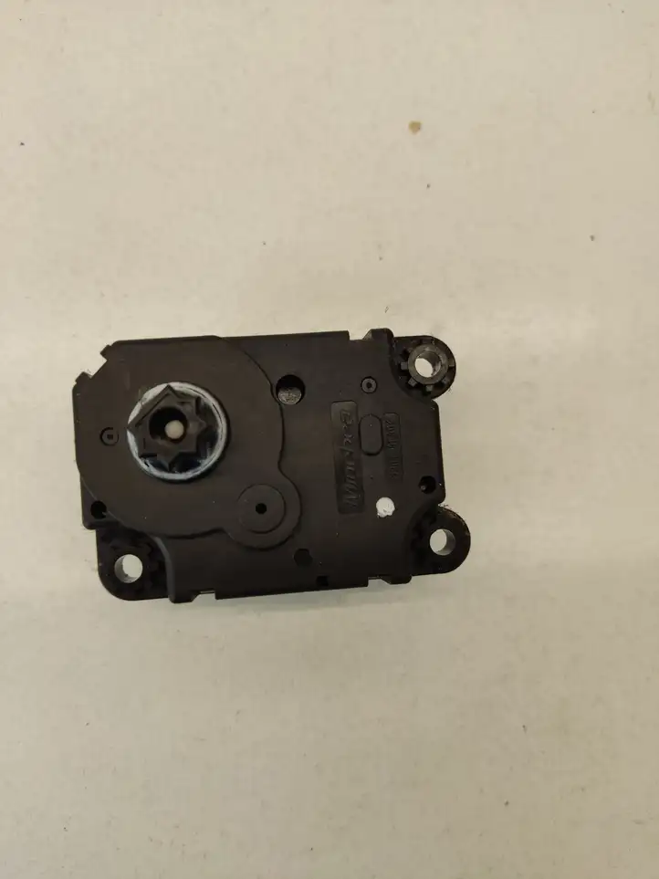 Mini Cooper Countryman R60 (2010 - 2016) 9286871 Двигатель задвижки потока воздуха — фото 4