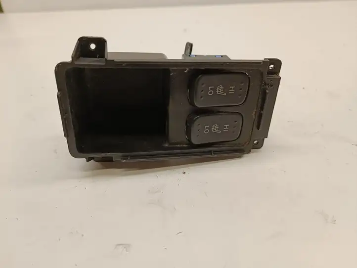 Honda CR-V (2006 - 2009) 83410SWAU010M1 Включатель обогрева — фото 1