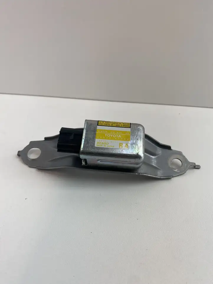 Toyota Prius (NHW20) (2003 - 2009) 8983347030 Датчик удара SRS — фото 1