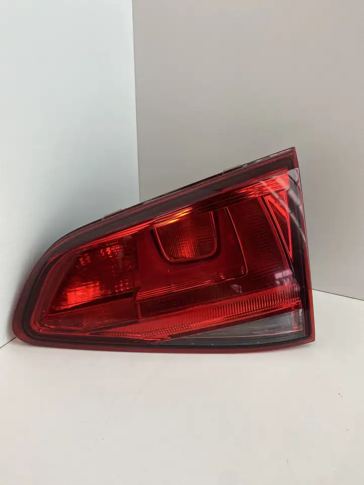 Volkswagen Golf VII (2013 - 2019) 5G0945094AC Задний фонарь в крышке багажника — фото 1