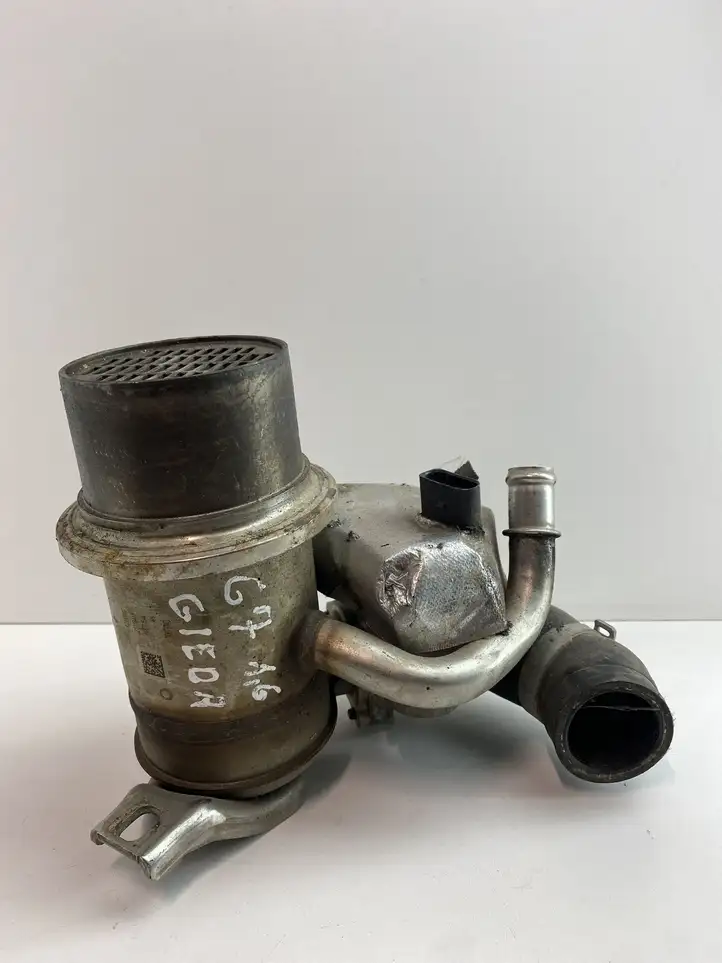 Seat Leon (5F) (2012 - 2019) 04L131512D Охладитель клапана EGR — фото 1