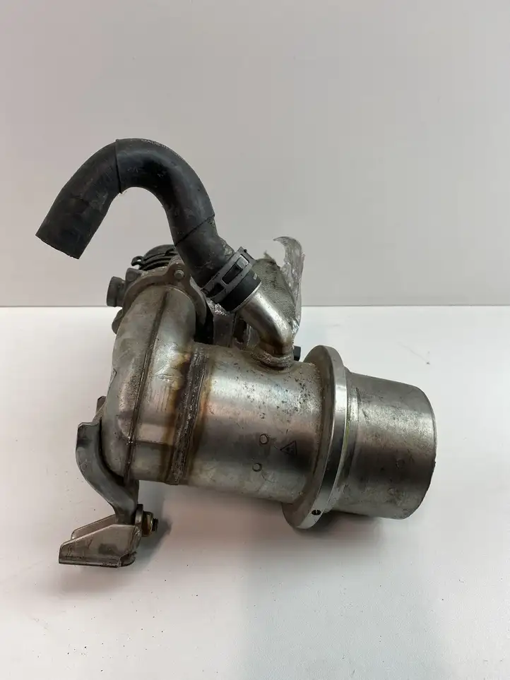 Seat Leon (5F) (2012 - 2019) 04L131512D Охладитель клапана EGR — фото 3
