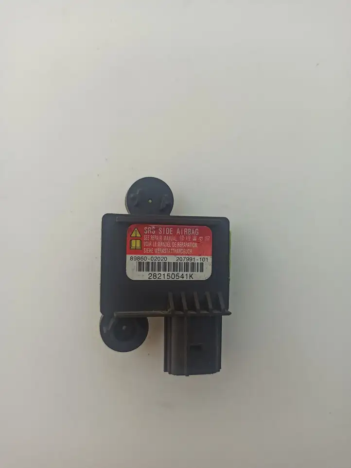 Toyota Corolla E120 E130 (2004 - 2007) 8986002020 Датчик удара SRS — фото 1