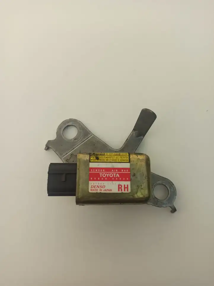 Toyota RAV 4 (XA20) (2000 - 2005) 8986042020 Датчик удара SRS — фото 1