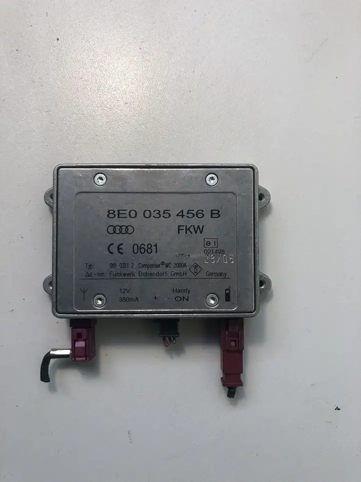 Audi A6 S6 C6 4F (2004 - 2008) 8E0035456B Усилитель антенны — фото 1