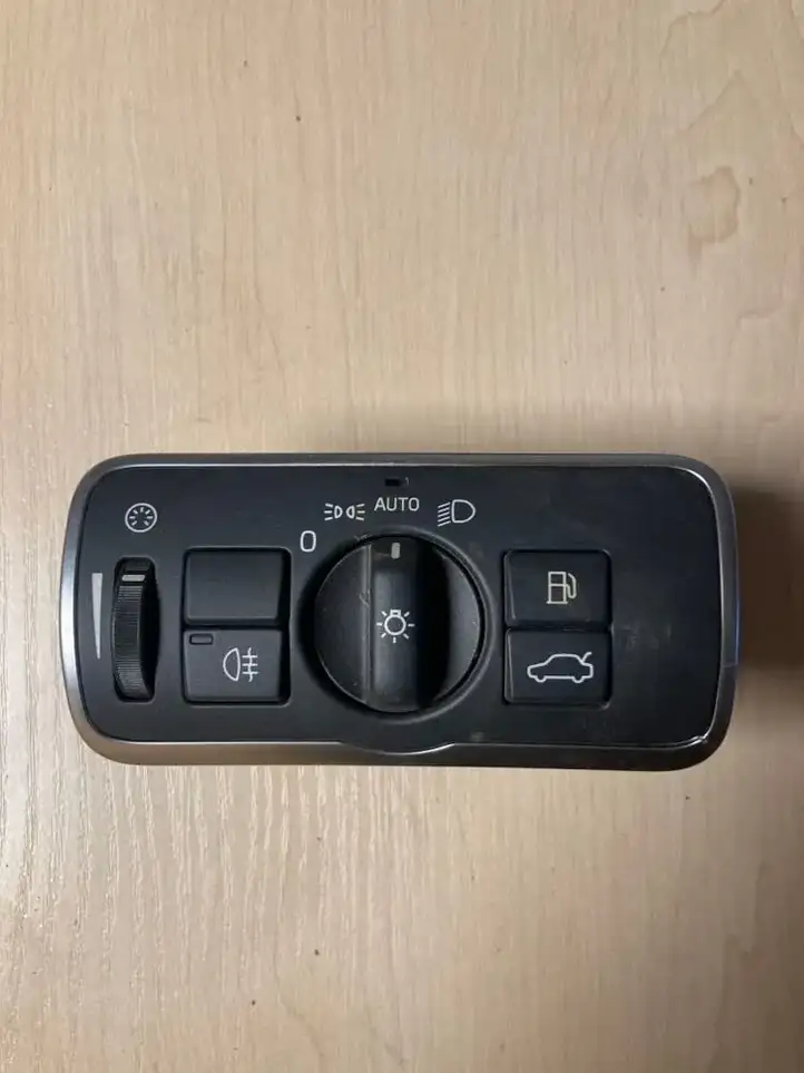 Volvo V60 (2013 - 2018) 30739448 Включатель фонарей — фото 1