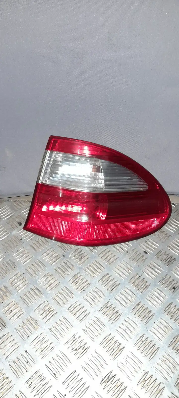Mercedes-Benz E W211 (2002 - 2009) 379108R Задний фонарь в кузове — фото 1