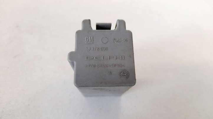 Opel Zafira (2006 - 2008)  13178656 Реле вентилятора охлаждения