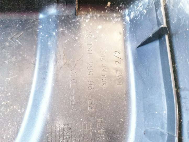 Peugeot Partner (2008 - 2012)  9658418180 Крышка ящика предохранителей