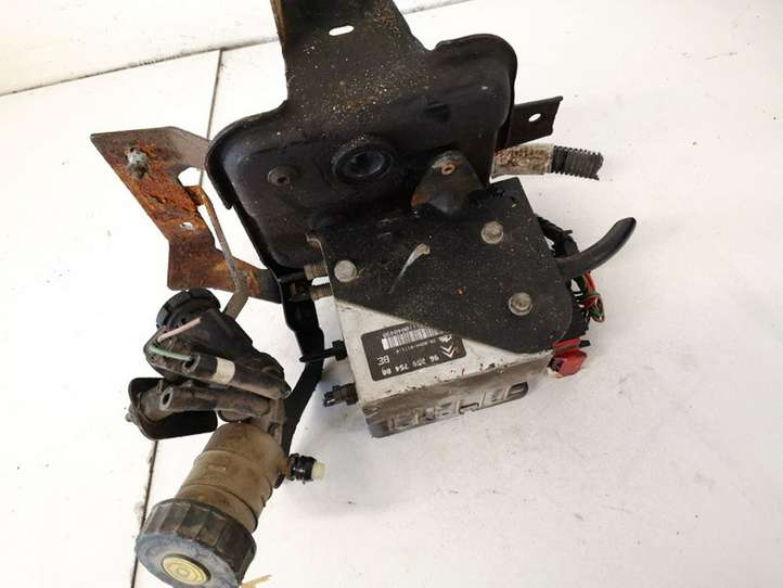 Citroen Xantia (1998 - 2002)  10094811023 Блок ABS