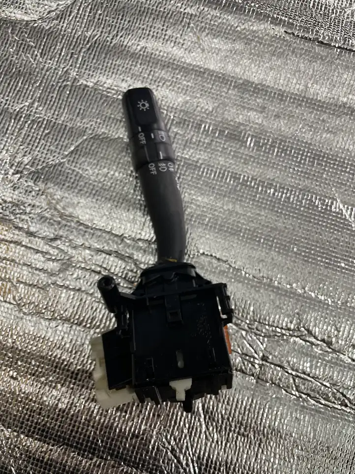 Toyota Corolla Verso E121 (2004 - 2007) 8414005110 Включатель фонарей — фото 1
