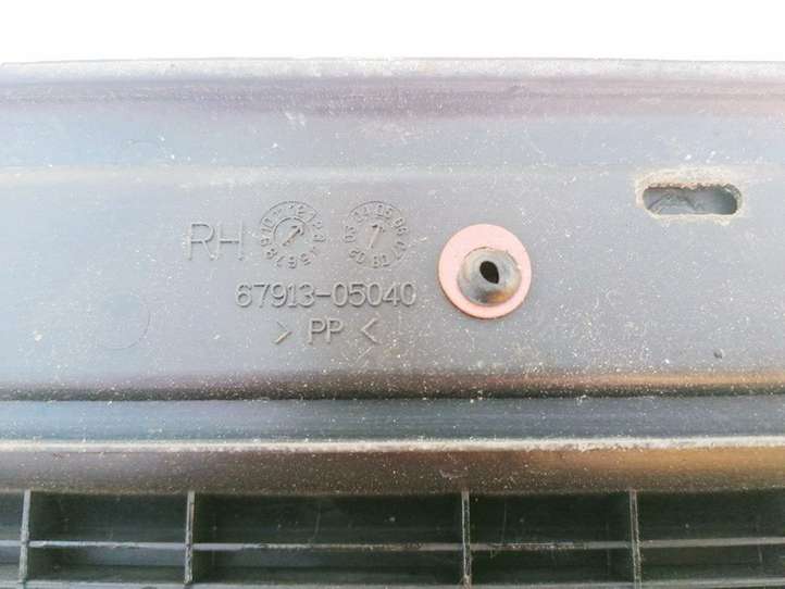 Toyota Avensis T250 (2003 - 2006)  6791305040 Отделка переднего порога (внутренняя)