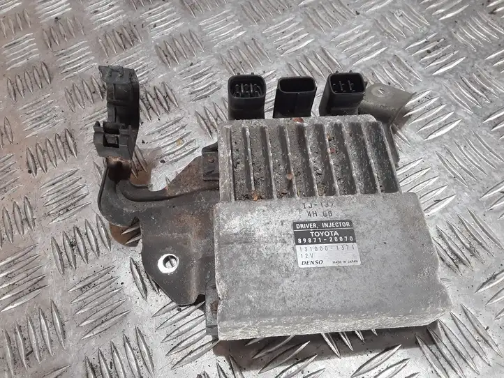 Toyota Corolla Verso AR10 (2004 - 2009) 8987120070 Блок управления форсунками — фото 1