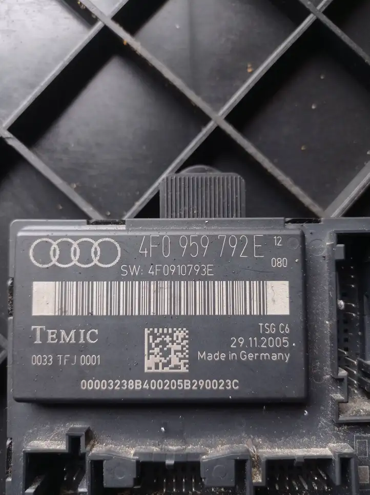 Audi A6 S6 C6 4F (2004 - 2008) 4F0959792E Блок управления дверью — фото 2