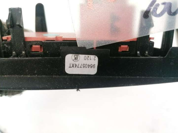Citroen C3 (2002 - 2009)  96405774XT Другие включатели / ручки/ переключатели