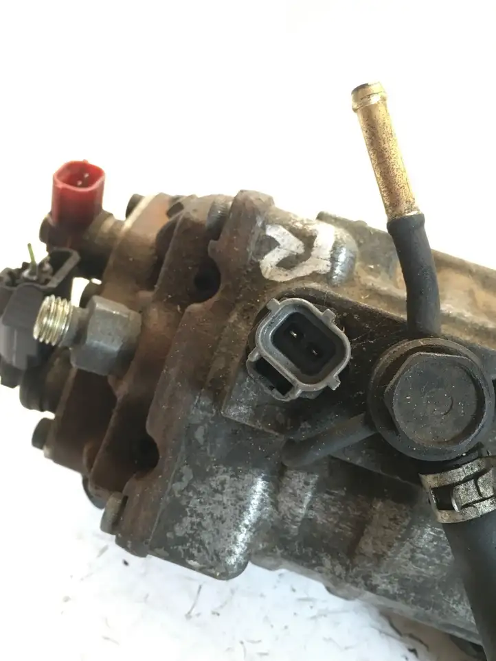 Toyota Land Cruiser (J120) (2002 - 2009) 2210030030 Топливный насос — фото 4