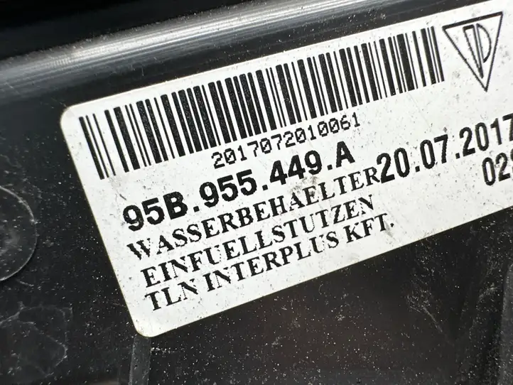 Porsche Macan (95B) (2014 - 2018) 95B955449A Горловина бачка омывателя — фото 3