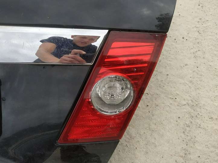 Chevrolet Epica (2006 - 2009)   Задний фонарь в крышке багажника