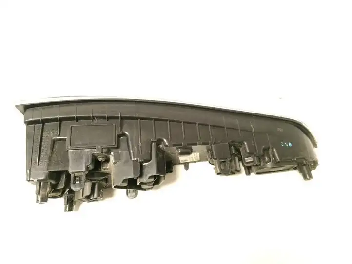 Toyota Prius (XW50) (2015 - ) 8158047011 Задняя противотуманная фара — фото 3