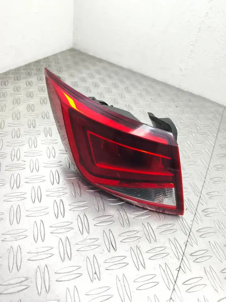Seat Leon (5F) (2012 - 2019) 5F9945207A Задний фонарь в кузове — фото 1