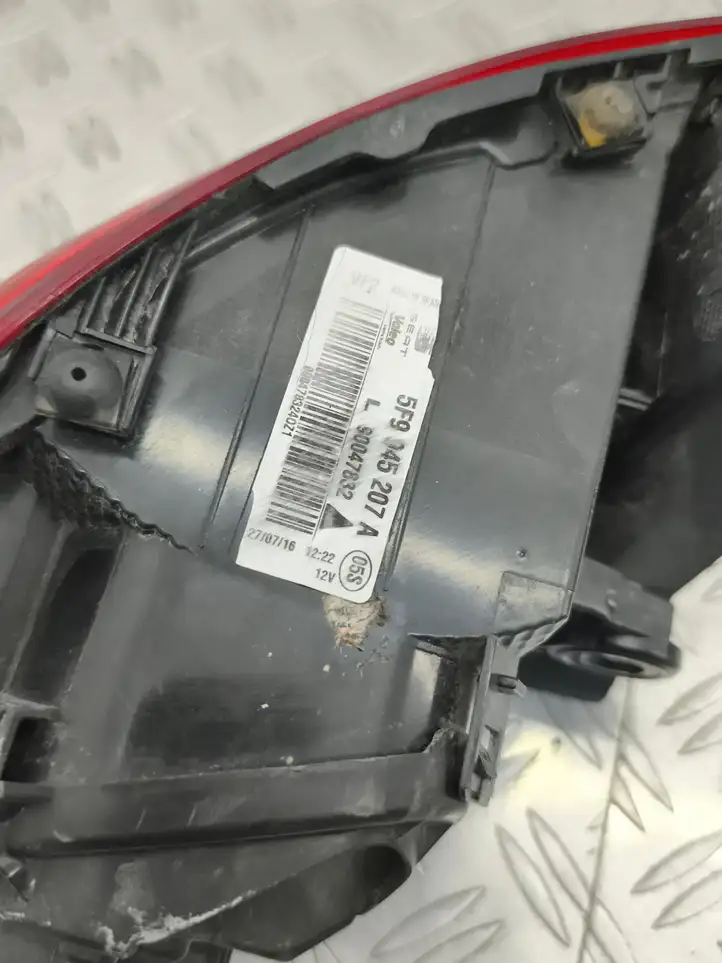 Seat Leon (5F) (2012 - 2019) 5F9945207A Задний фонарь в кузове — фото 3