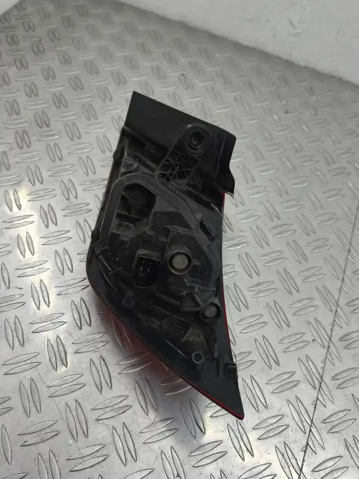 Seat Leon (5F) (2012 - 2019) 5F9945207A Задний фонарь в кузове — фото 5