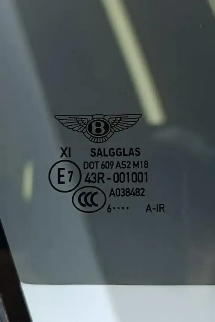 Bentley Bentayga (2015 - ) 36A845114G Форточка двери — фото 7