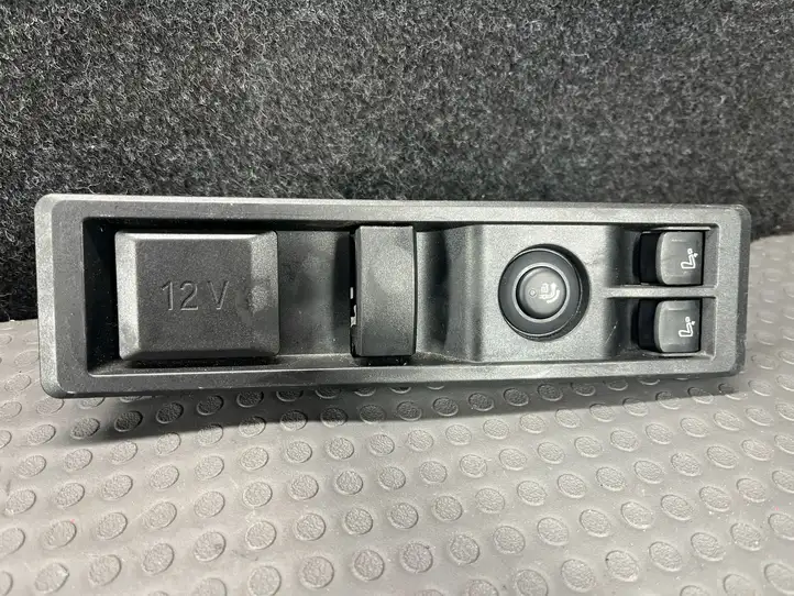 BMW (2021 - ) 9272858 Кнопка фаркопа в багажнике — фото 1
