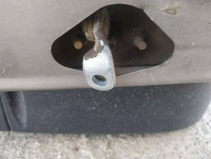 Peugeot 307 (2001 - 2005)   Ограничитель открывания задней двери