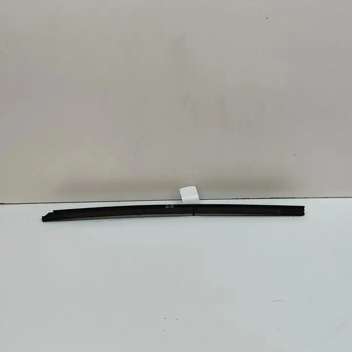 Porsche Taycan 9J1 (2019 - ) 9J1839476E Накладка стекла задней двери — фото 2