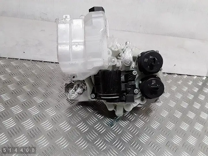 Tesla Model Y (2019 - 2024) 161370300B Циркуляционный насос Webasto — фото 3