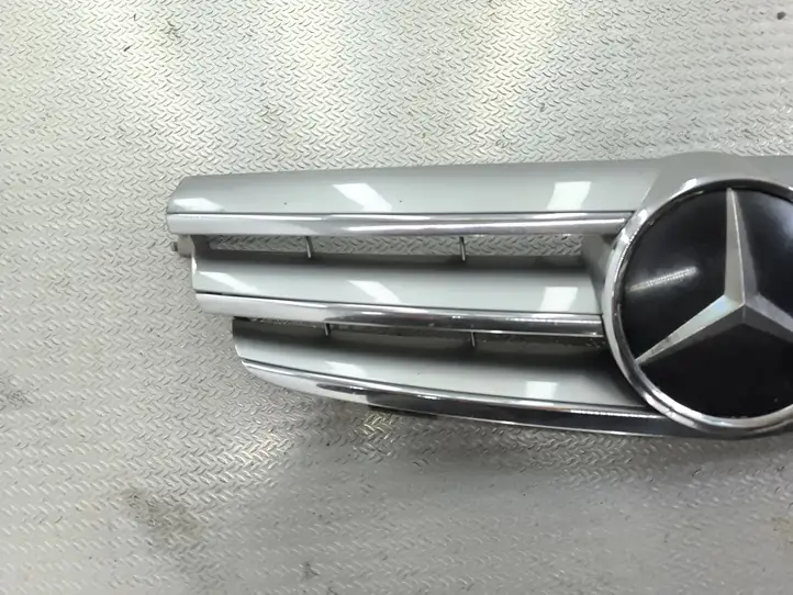 Mercedes-Benz CLK A209,C209 (2002 - 2009) A2158800283 Передняя решетка — фото 1
