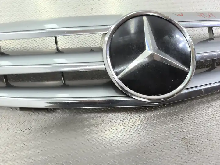 Mercedes-Benz CLK A209,C209 (2002 - 2009) A2158800283 Передняя решетка — фото 6