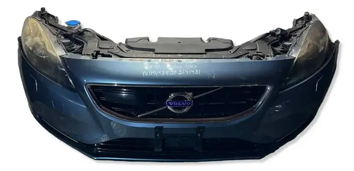 (2012 - 2016) VOLVOV40 Комплект переднего бампера — фото 1