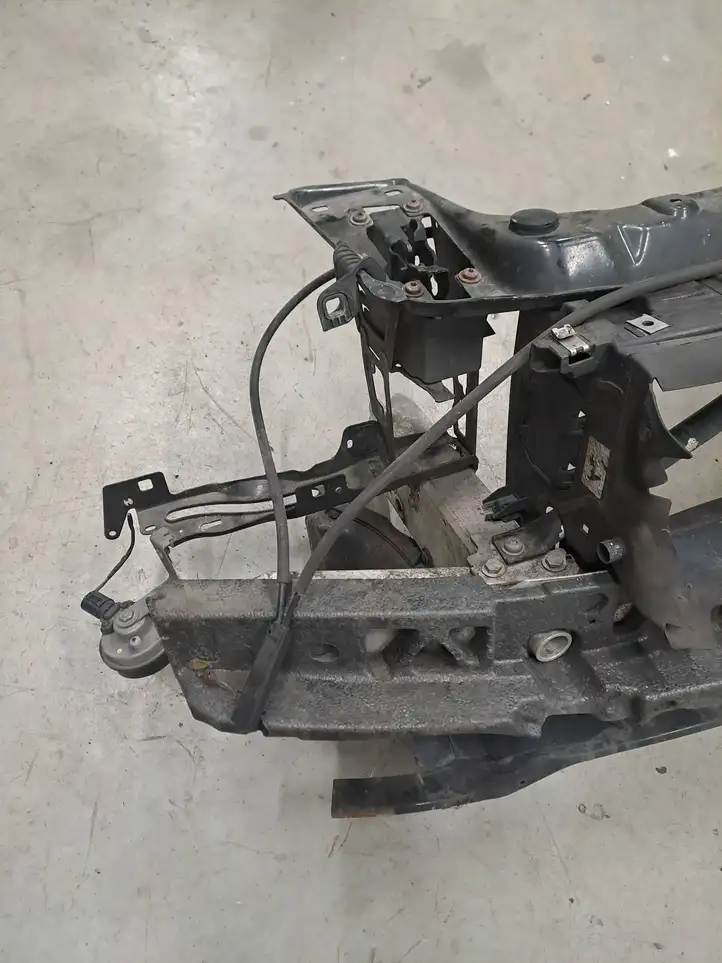 BMW 3 F30 F35 F31 (2012 - 2018) 5175010A Кронштейн панели радиатора — фото 4