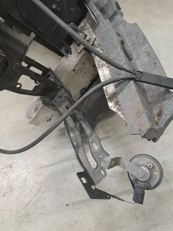 BMW 3 F30 F35 F31 (2012 - 2018) 5175010A Кронштейн панели радиатора — фото 6