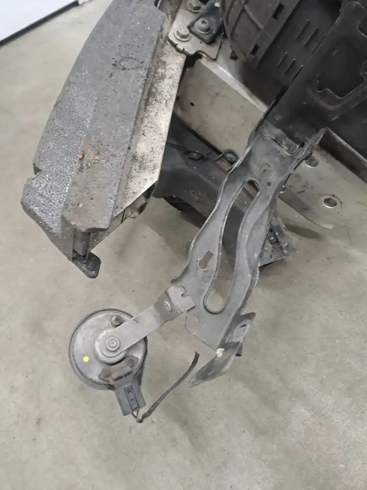 BMW 3 F30 F35 F31 (2012 - 2018) 5175010A Кронштейн панели радиатора — фото 8