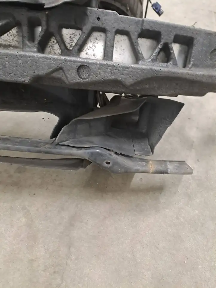 BMW 3 F30 F35 F31 (2012 - 2018) 5175010A Кронштейн панели радиатора — фото 9