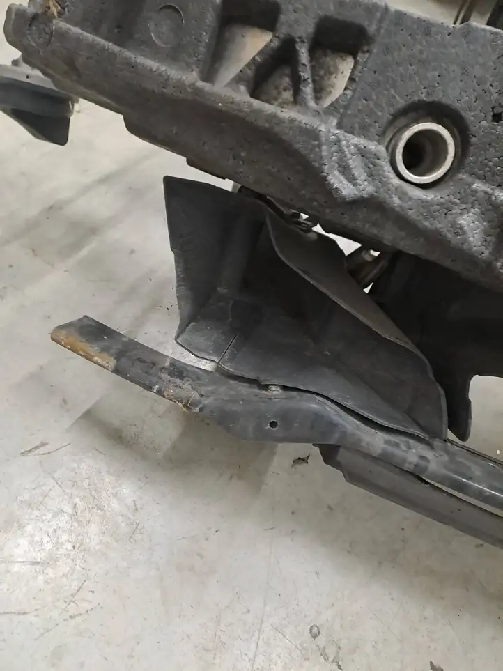 BMW 3 F30 F35 F31 (2012 - 2018) 5175010A Кронштейн панели радиатора — фото 10