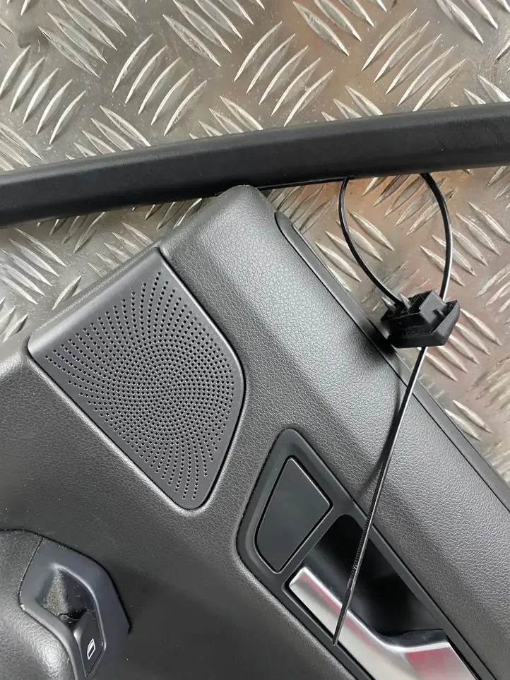 Audi Q5 SQ5 (2008 - 2012) 8R0861334 Обшивка задней двери — фото 9