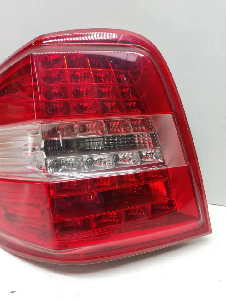 Mercedes-Benz ML W164 (2005 - 2011) A1648202764 Задний фонарь в кузове — фото 1