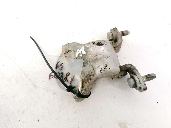 Mitsubishi Carisma (1999 - 2004)   Нижняя петля задней двери