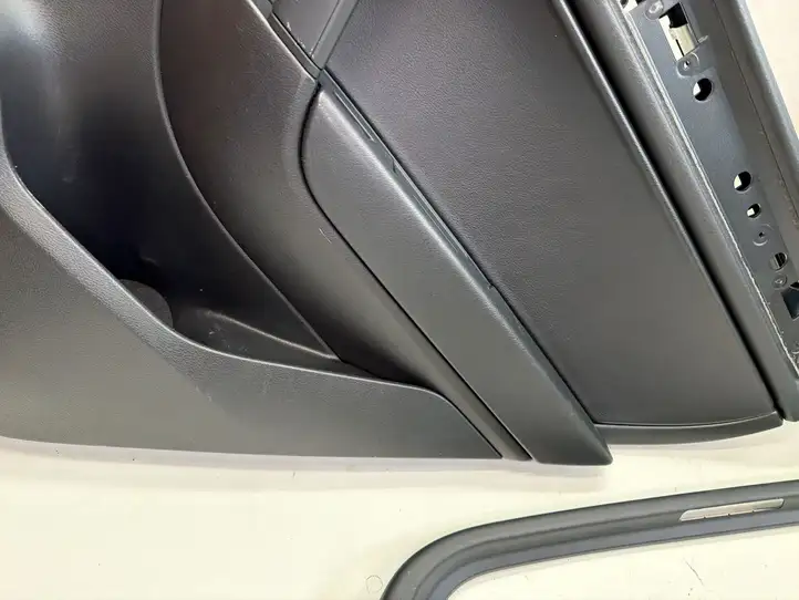 Volkswagen Touareg II (2010 - 2018) 7P6867212n Обшивка задней двери — фото 9