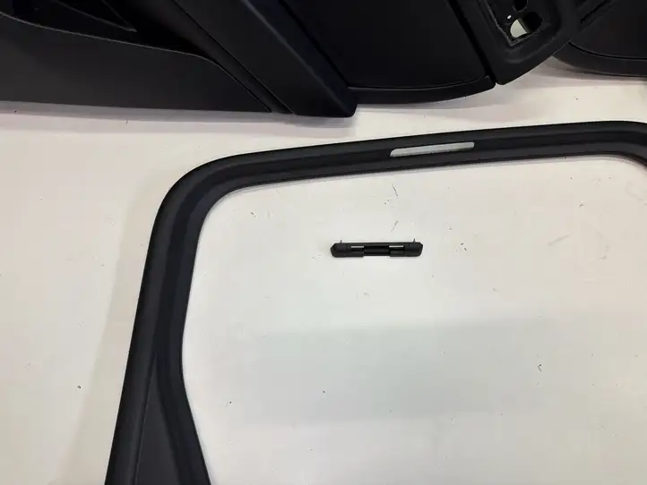 Volkswagen Touareg II (2010 - 2018) 7P6867212n Обшивка задней двери — фото 10