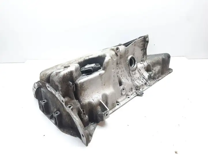 BMW 3 E90 E91 (2005 - 2012) 7793071 Картер двигателя — фото 3