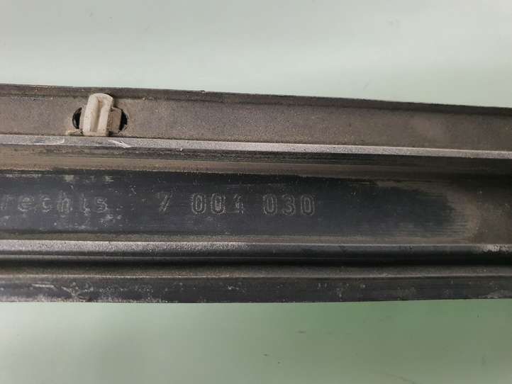 BMW 5 E39 (1996 - 2003)  51137036706 Отделка (молдинг) передней двери