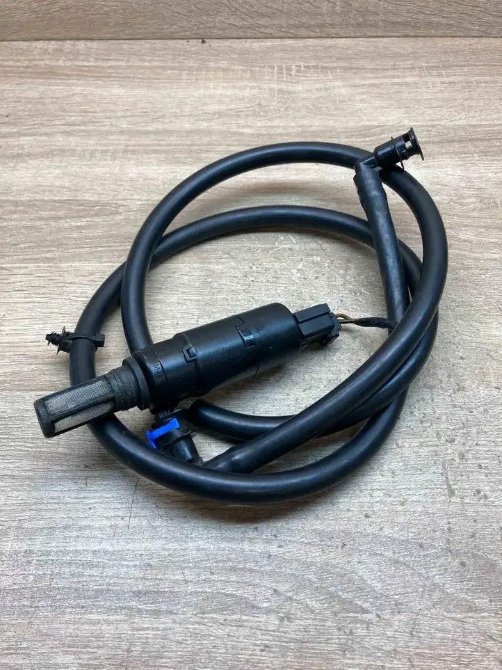 BMW X3 E83 (2003 - 2010) 8377430 Насос омывателя фар — фото 1