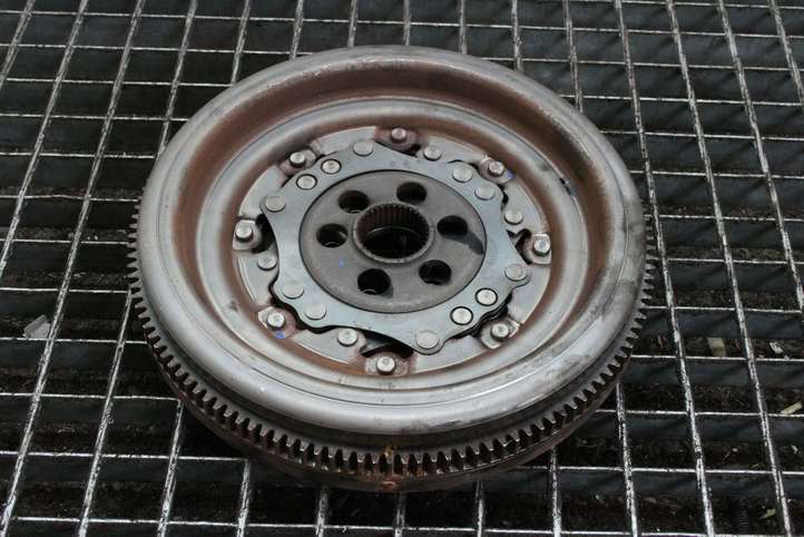 Volkswagen PASSAT B7 (2011 - 2014)  03L105266DE Маховик
