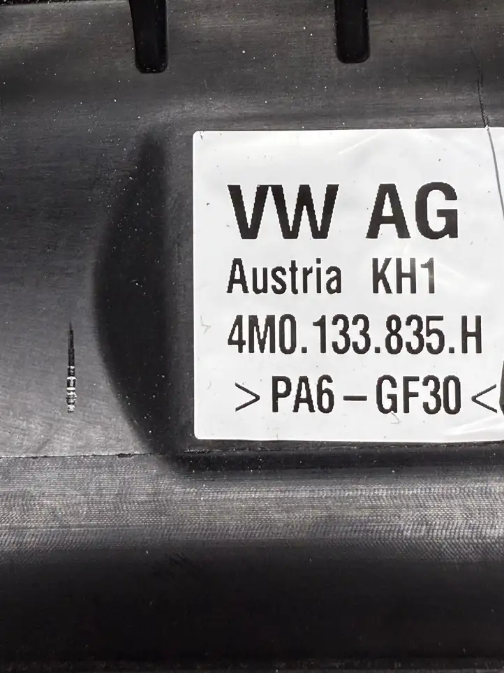 Audi RS Q8 (2019 - ) 4M0133849AD Крышка двигателя декоративная — фото 6